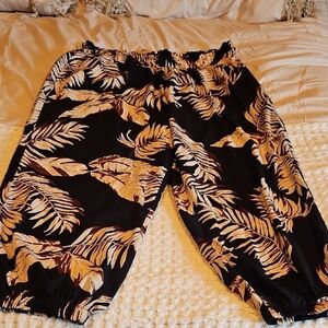 SHEIN Black and Cream Leaf Print Pants